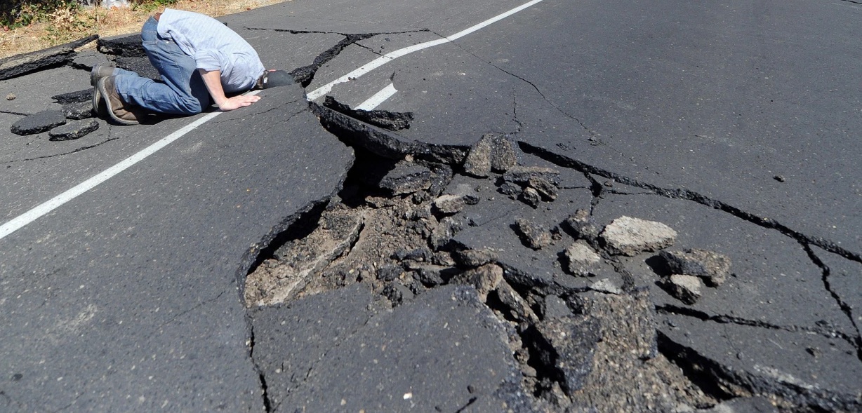 Man's head stuck in earthquake road, journal of wild culture ©2020